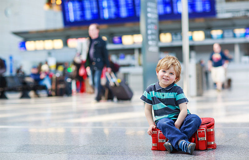 Kid_with_his_luggage_800x515_tcm638-558662