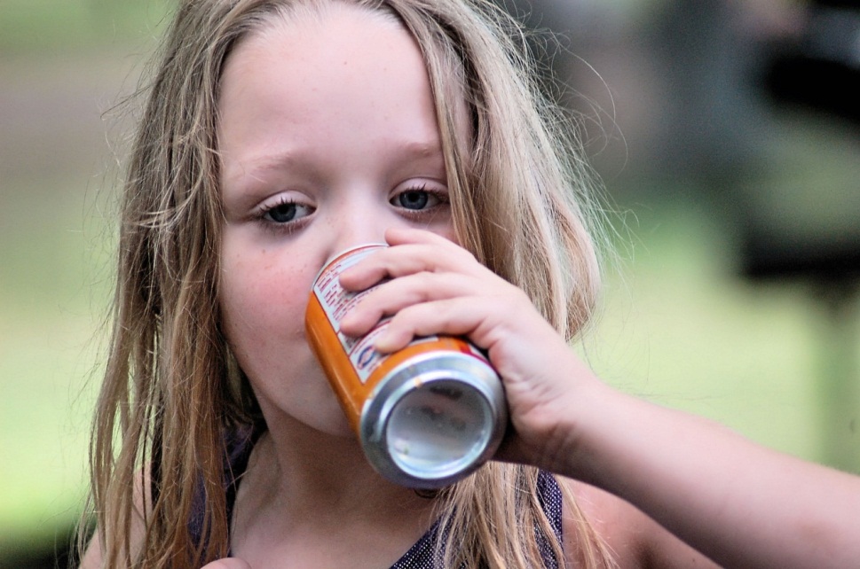 κατανάλωση αναψυκτικών από τα παιδιά